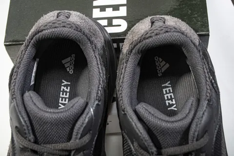 Yeezy Boost 700 Utility Black – photo 5