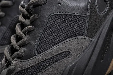 Yeezy Boost 700 Utility Black – photo 10