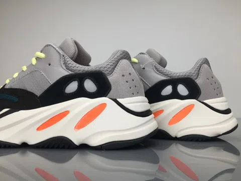 Yeezy Boost 700 Solid Grey – photo 6