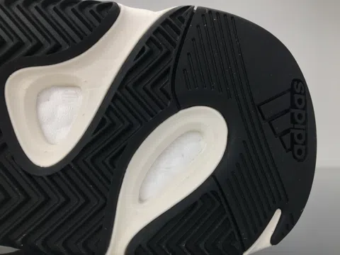 Yeezy Boost 700 Solid Grey – photo 9