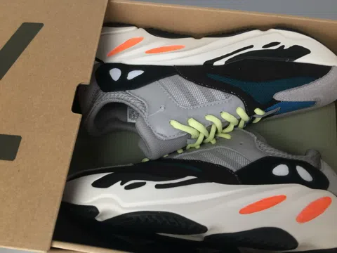 Yeezy Boost 700 Solid Grey – photo 12