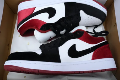 Air Jordan 1 Low Velvet Black Toe – photo 8