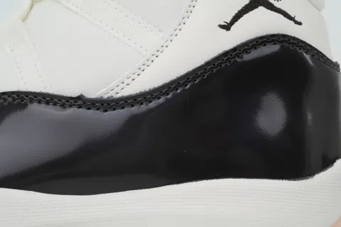 Air Jordan 11 Neapolitan – photo 5