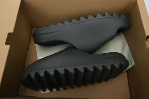 Yeezy Slide Cool Black – photo 8