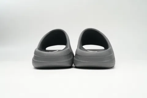 Yeezy Slide Dark Grey – photo 3