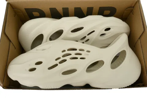 Yeezy Foam Runner Bone – photo 8