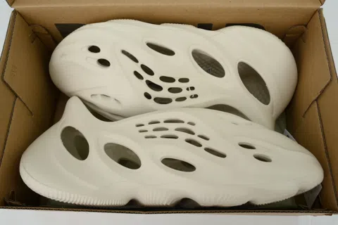 Yeezy Foam Runner Sand – photo 8