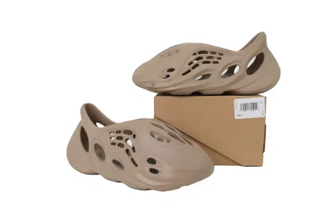 Yeezy Foam Runner Brown – photo 6