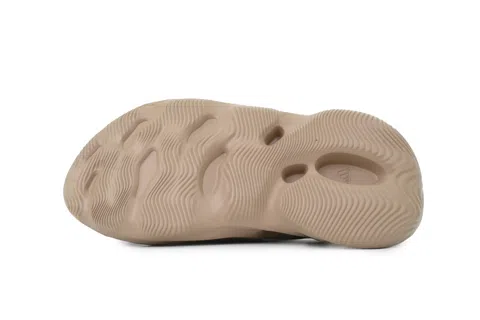 Yeezy Foam Runner Brown – photo 4