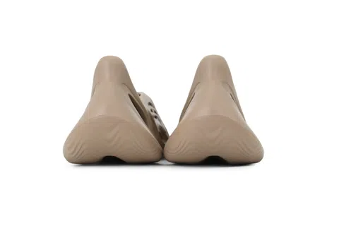 Yeezy Foam Runner Brown – photo 3