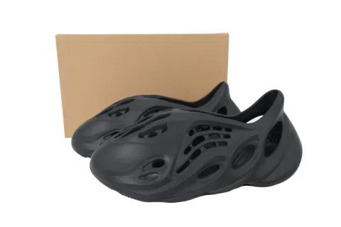 Yeezy Foam Runner Black – photo 6