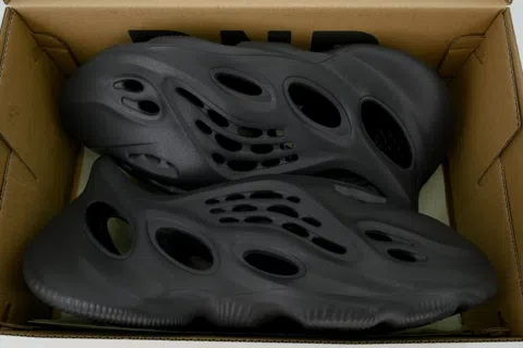Yeezy Foam Runner Black – photo 8