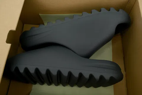 Yeezy Slide Cool Grey – photo 8