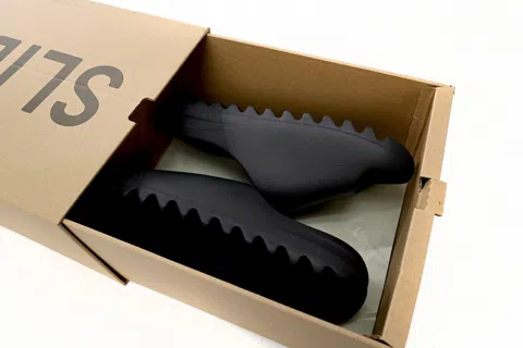 Yeezy Slide Onyx – photo 9