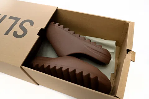 Yeezy Slide Brown – photo 8