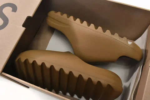 Yeezy Slide Ochre – photo 9
