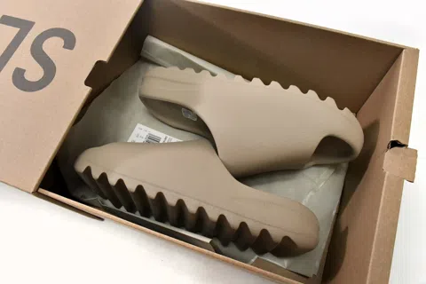 Yeezy Slide Sand – photo 11