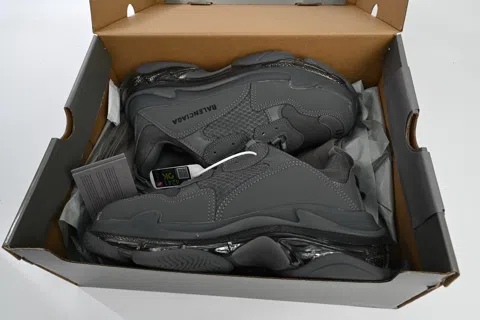 Balenciaga Triple S Clear Sole Dark Grey – photo 11