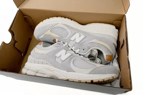New Balance 2002R Light Grey – photo 11
