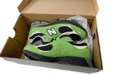 New Balance 2002R Black/Green – photo 11