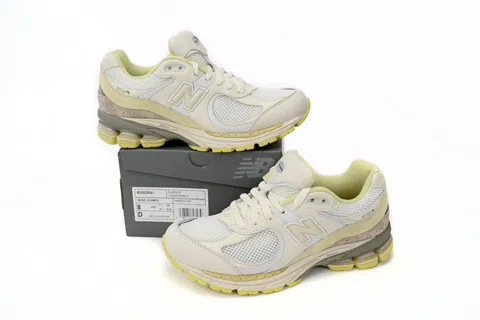 New Balance 2002R Light Yellow – photo 9