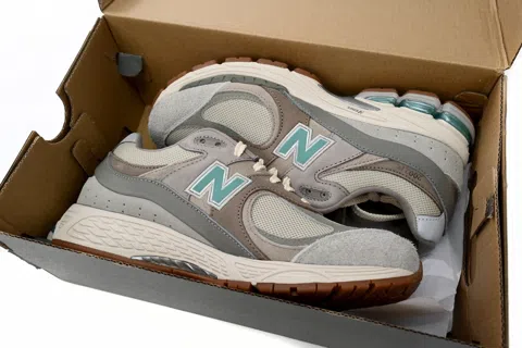 New Balance 2002R Brown/Emerald – photo 10