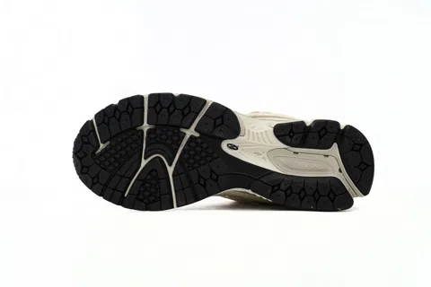 New Balance 2002R Cream/White – photo 5