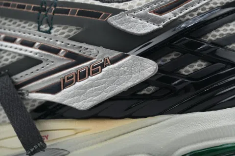 New Balance 1906R Silver Gold Metallic – photo 5