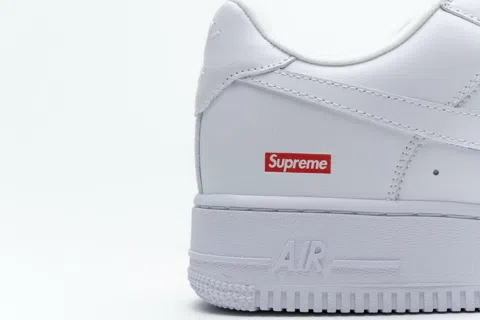 Supreme x Nike Air Force 1 Low Triple White – photo 10
