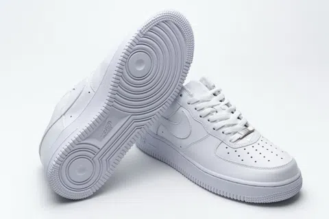 Supreme x Nike Air Force 1 Low Triple White – photo 3