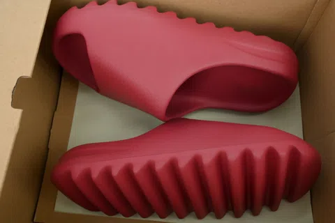 Yeezy Slide Carmine Red – photo 9