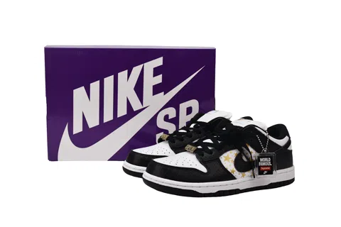 Supreme x Nike SB Dunk Low Black Stars – photo 8