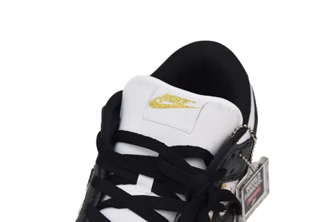 Supreme x Nike SB Dunk Low Black Stars – photo 7
