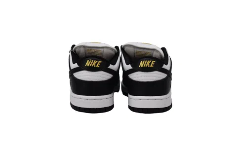 Supreme x Nike SB Dunk Low Black Stars – photo 4