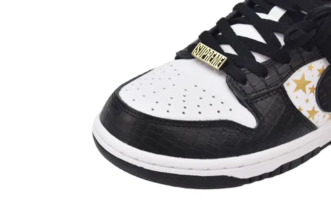 Supreme x Nike SB Dunk Low Black Stars – photo 6