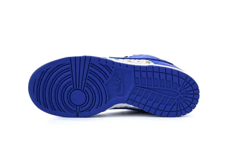 Supreme x Nike SB Dunk Low Hyper Royal – photo 3