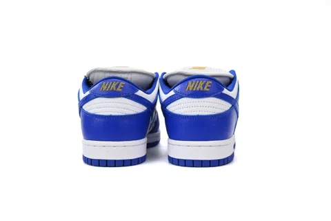 Supreme x Nike SB Dunk Low Hyper Royal – photo 4
