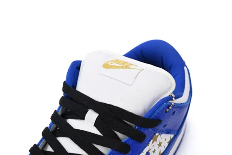 Supreme x Nike SB Dunk Low Hyper Royal – photo 5