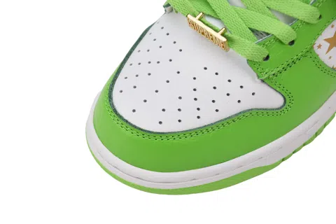 Supreme x Nike SB Dunk Low Mean Green – photo 7
