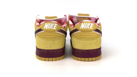 Concepts x Nike SB Dunk Low Yellow Lobster – photo 4