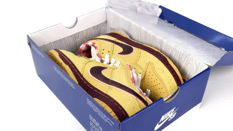 Concepts x Nike SB Dunk Low Yellow Lobster – photo 9