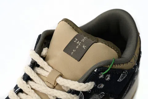 Travis Scott x Nike SB Dunk Low Paisley – photo 3