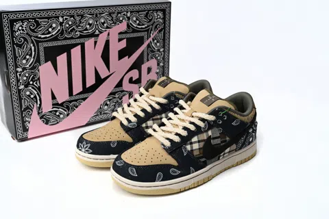 Travis Scott x Nike SB Dunk Low Paisley – photo 12
