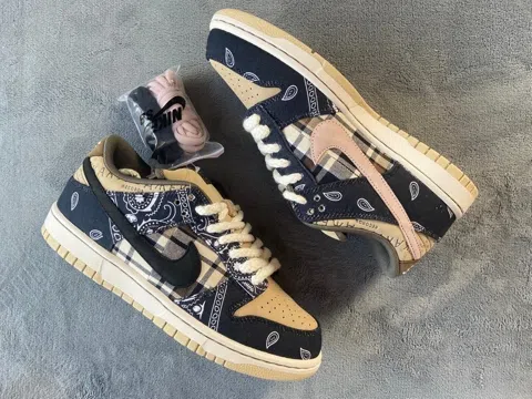 Travis Scott x Nike SB Dunk Low Paisley – photo 4