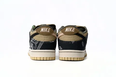 Travis Scott x Nike SB Dunk Low Paisley – photo 9