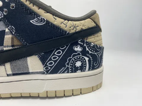 Travis Scott x Nike SB Dunk Low Paisley – photo 11