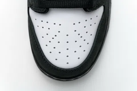 Staple x Nike SB Dunk Low Panda Pigeon – photo 9