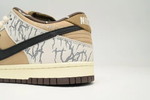 Travis Scott x Nike SB Dunk Low Grey/White – photo 7