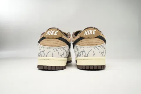 Travis Scott x Nike SB Dunk Low Grey/White – photo 3
