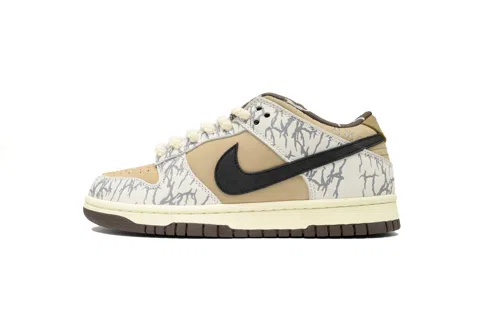 Travis Scott x Nike SB Dunk Low Grey/White